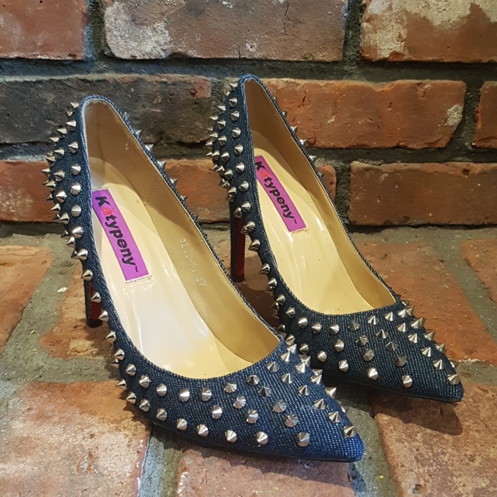 Shoes - Picture 2 of 3
